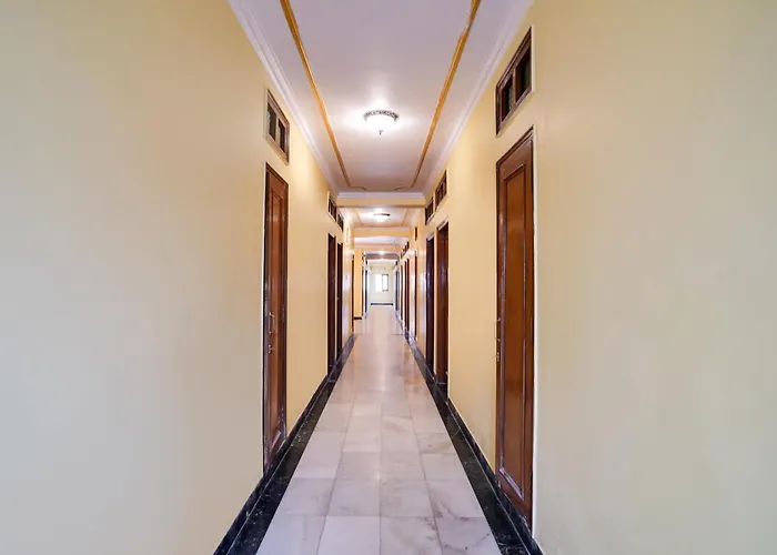 Fabhotel Vijay Niwas Kukas