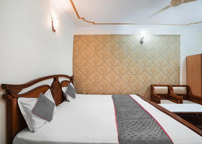 Fabhotel Vijay Niwas Kukas
