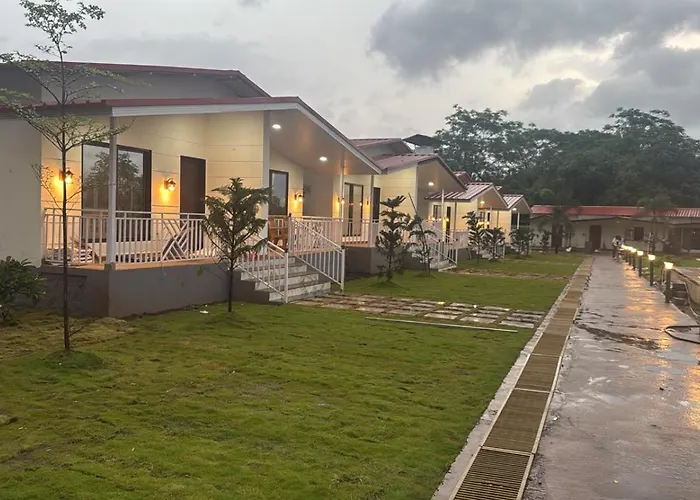 Peak Paradise Resort