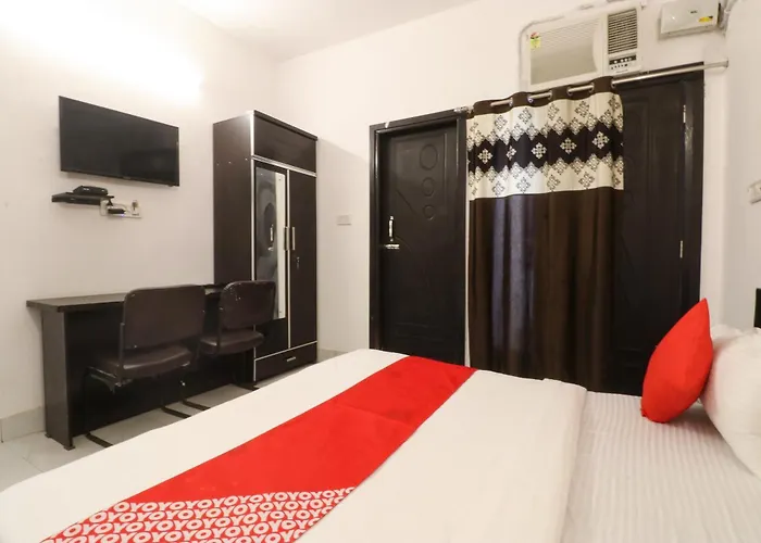 Hotel O Silver Palace Near Dwarka Sector 9 Metro Station