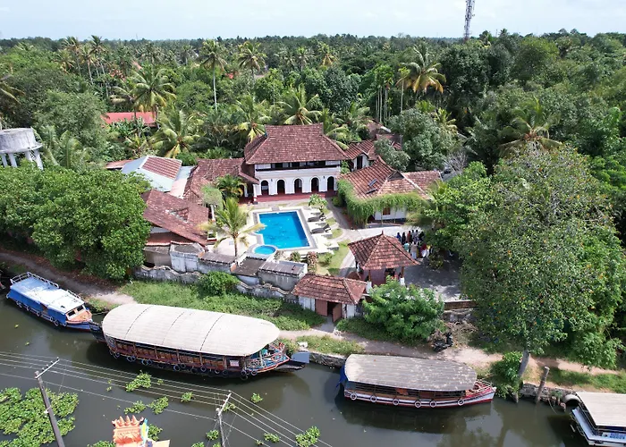 Kumarakom Tharavadu - A Heritage Hotel, Kumarakom By Perfect Stays