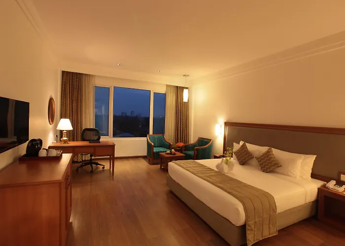 Monsoon Empress Kochi Hotel