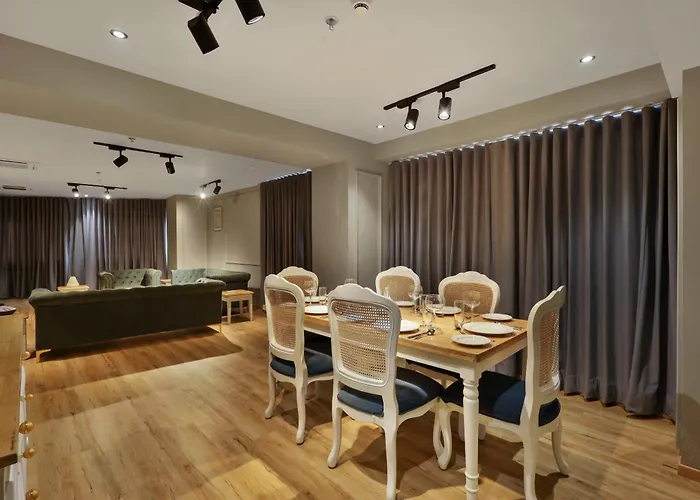Sunday Hotel & Convention Centre By Checkin, Vadodara