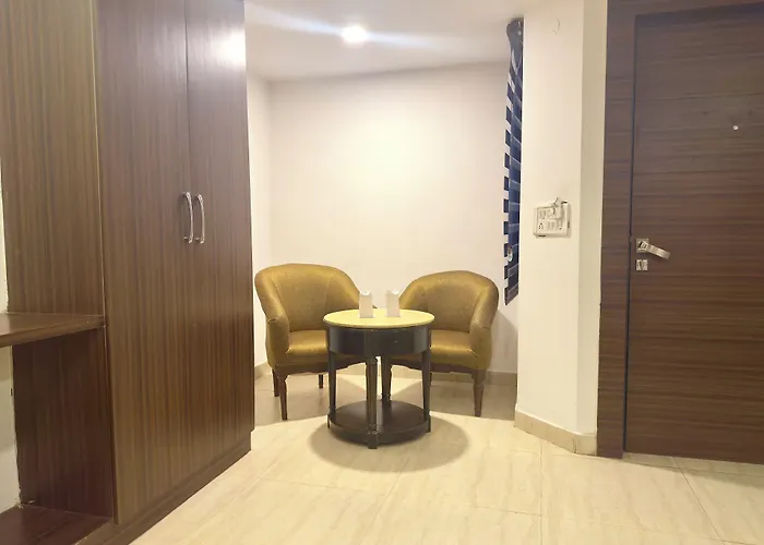 Hotel Pawan Plaza At Karol Bagh