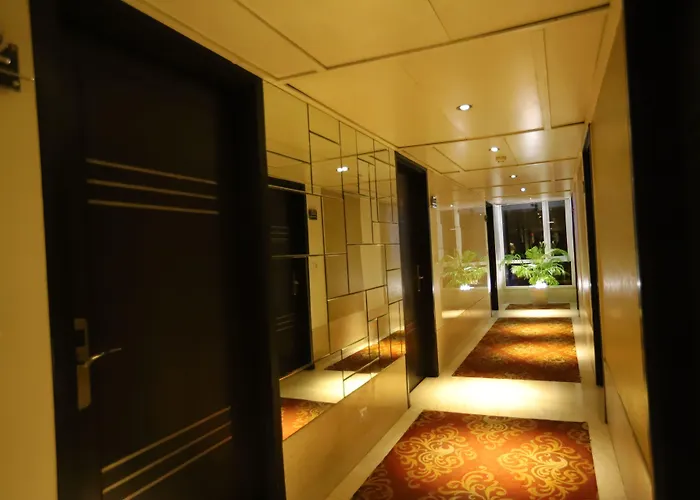 Hotel Amrapali Grand