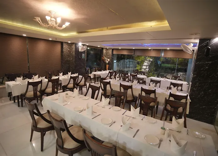 Hotel Atulyaa Taj