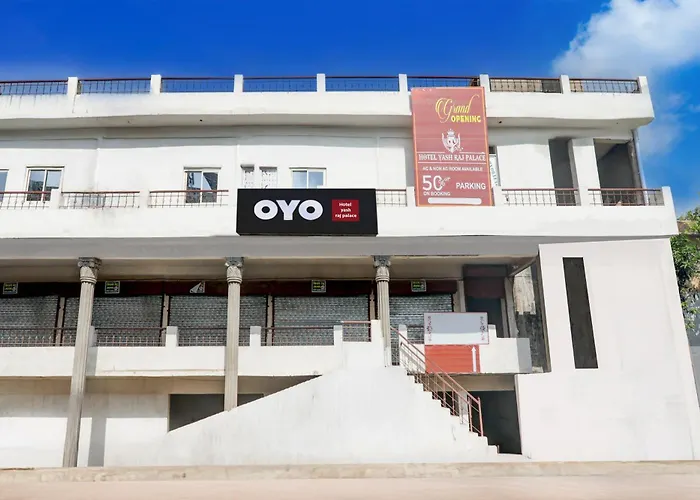 Hotel O Yash Raj Palace
