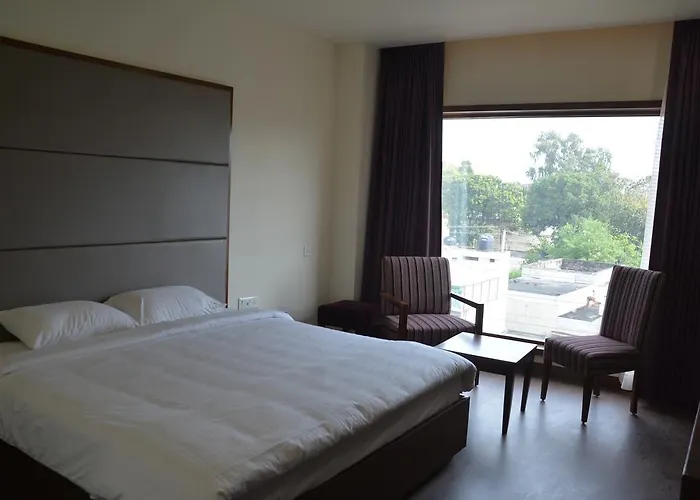 Green Hotel & Restaurant