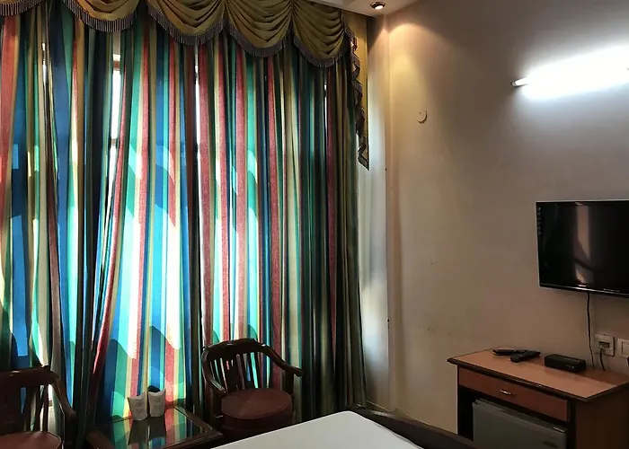 Hotel D R International