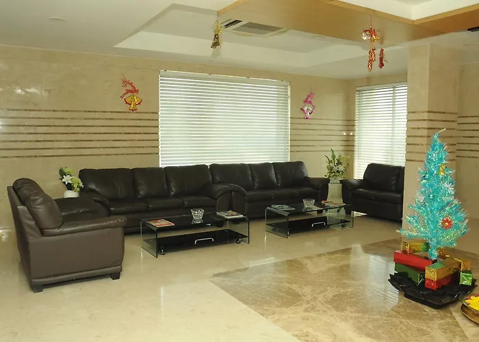 Ponnis Grand Inn