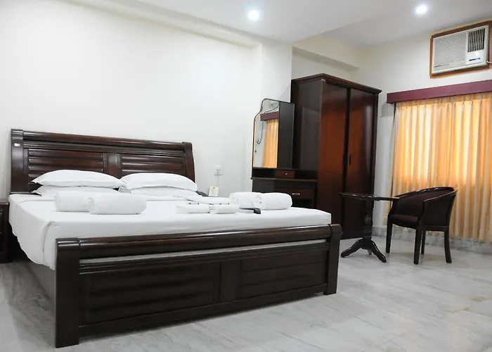 Lloyds Serviced Apartments, Near Music Academy