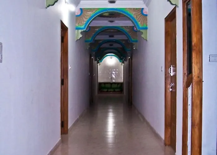 Aruvi Hotel
