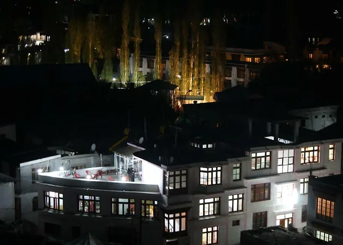 Hotel Khan Manzil
