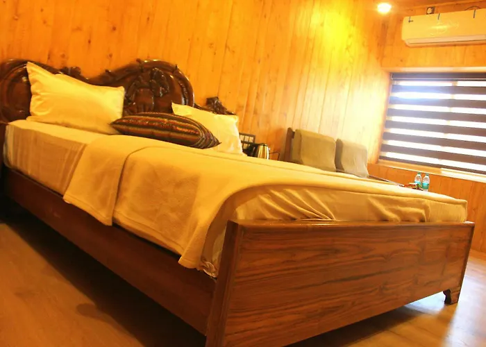 Hotel Toppers Corner