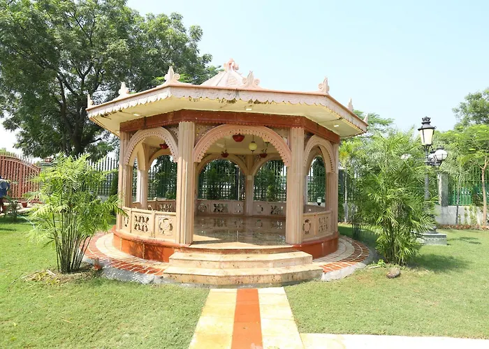 Mann The Palm Retreat Hotel Lucknow